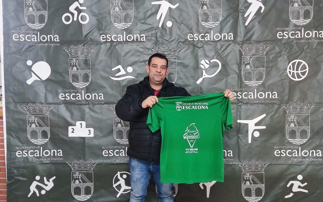 Acuerdo entre Ayuntamiento de Escalona y Heladería Peñafiel para patrocinar a las Escuelas Deportivas Municipales